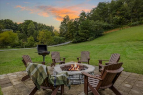 Black Bear Lodge - Firepit, Game Room, Hot Tub